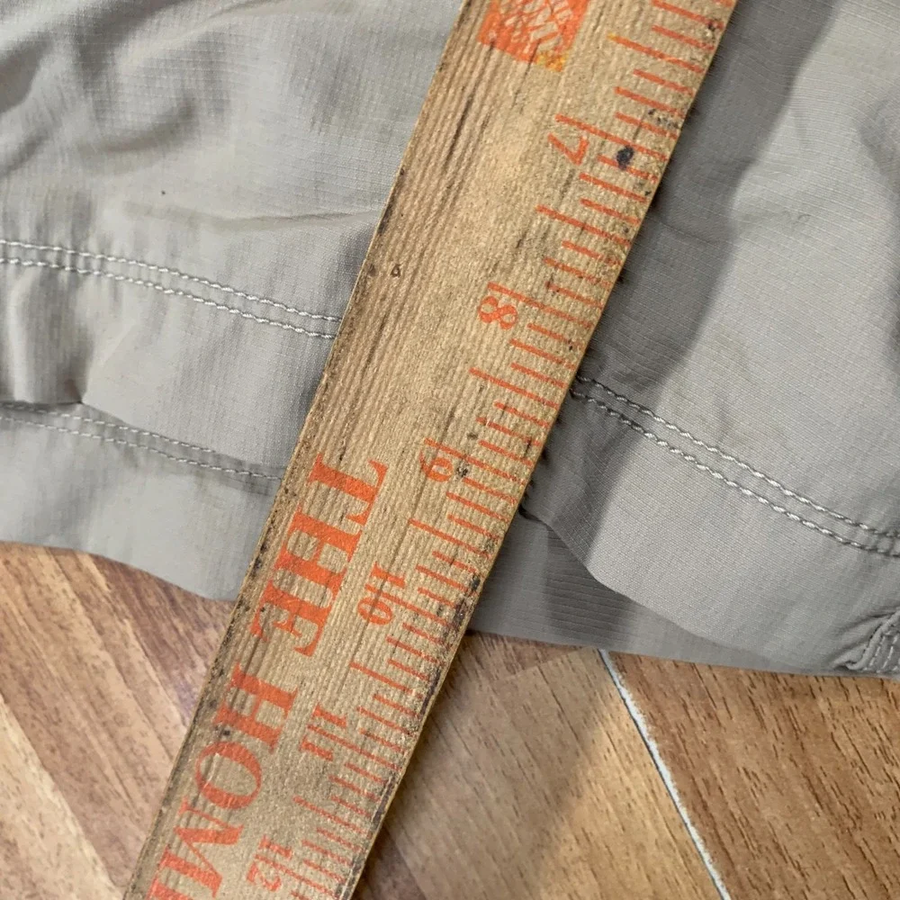 The North Face Shorts Mens Size 36 Brown Hiking Fishing Zip Pocket